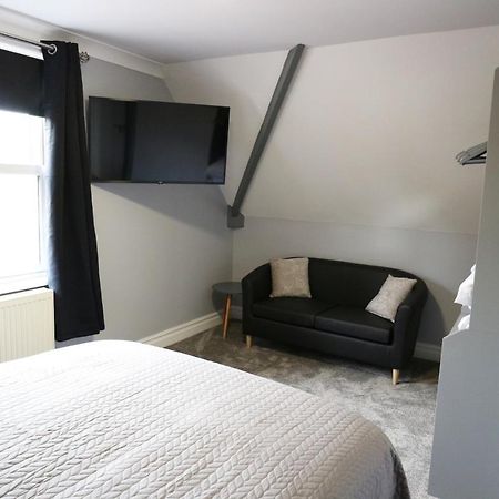 Number 33 Room Only Уитби Екстериор снимка