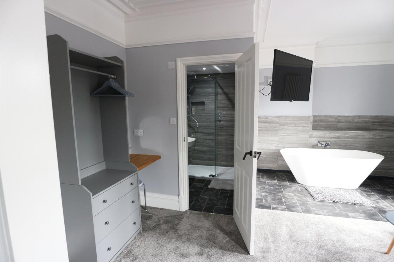 Number 33 Room Only Уитби Екстериор снимка