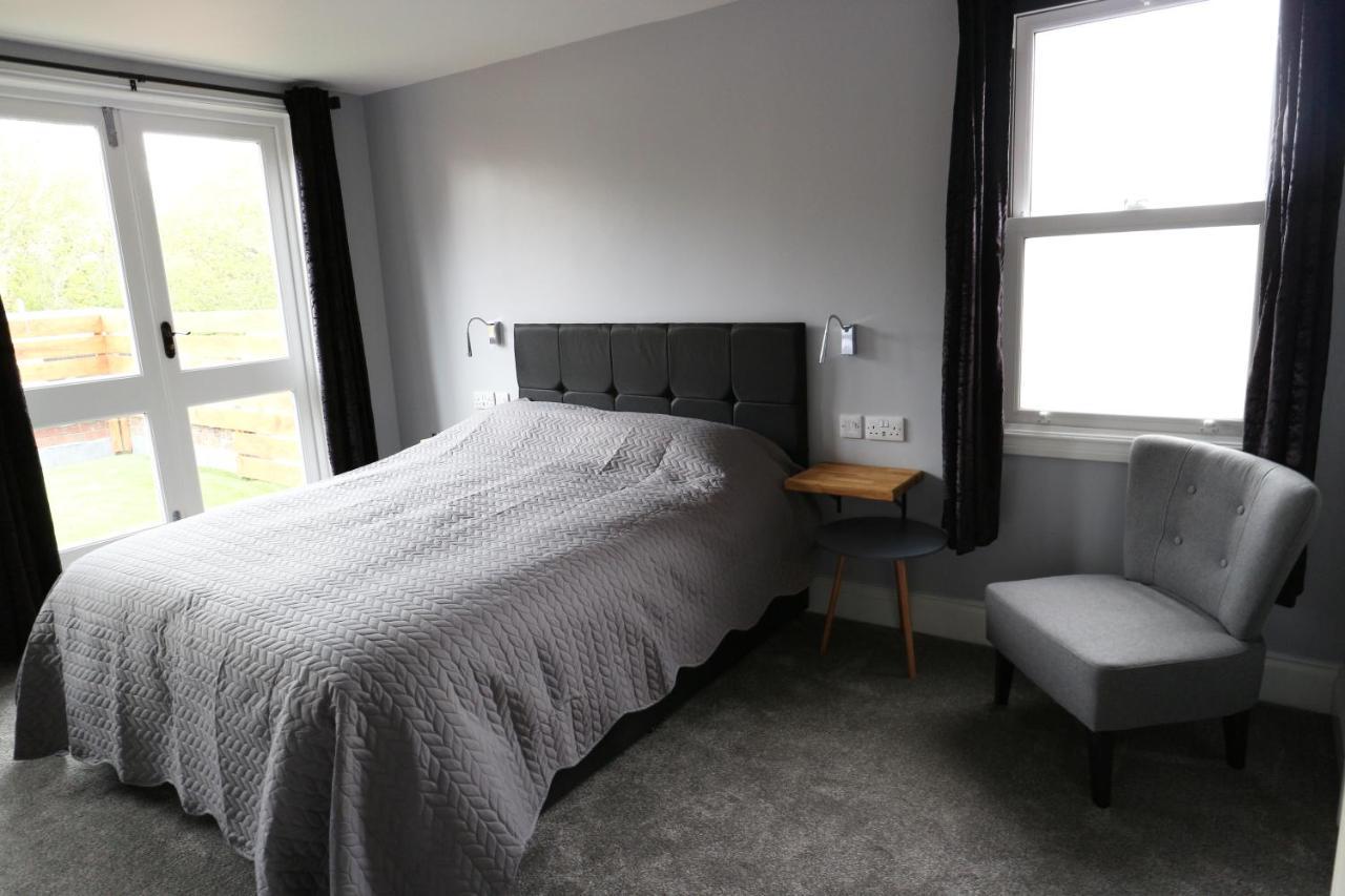 Number 33 Room Only Уитби Екстериор снимка