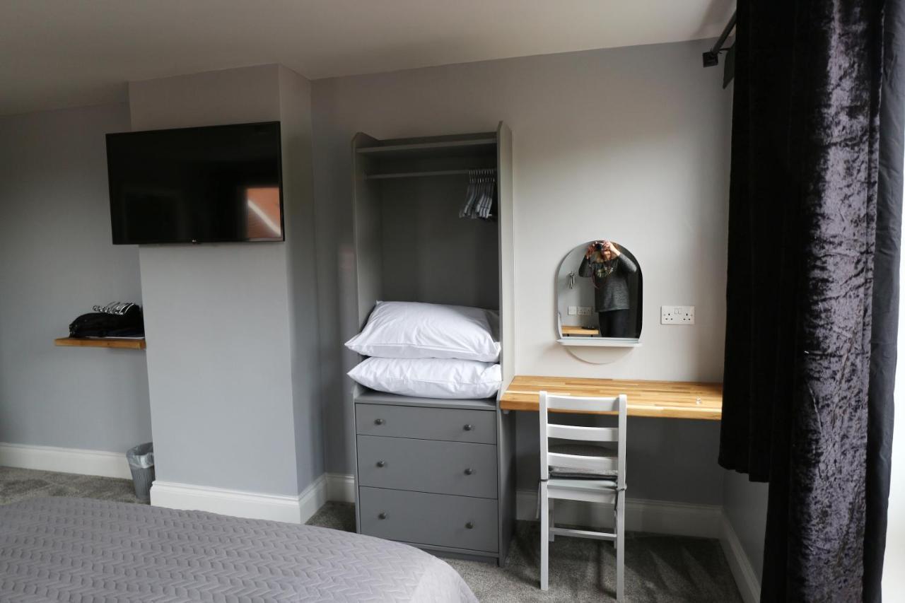 Number 33 Room Only Уитби Екстериор снимка