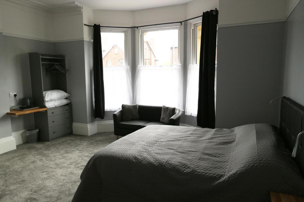 Number 33 Room Only Уитби Екстериор снимка