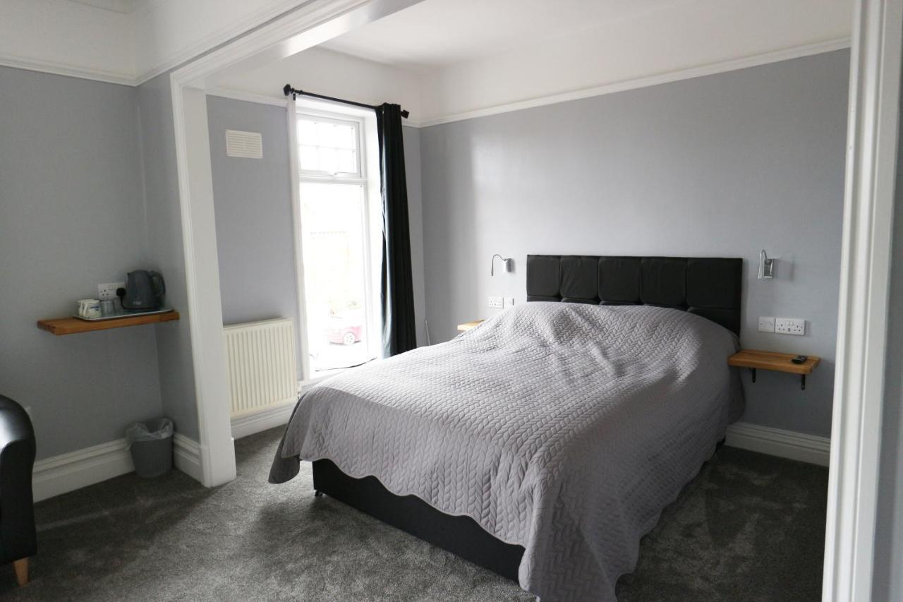 Number 33 Room Only Уитби Екстериор снимка