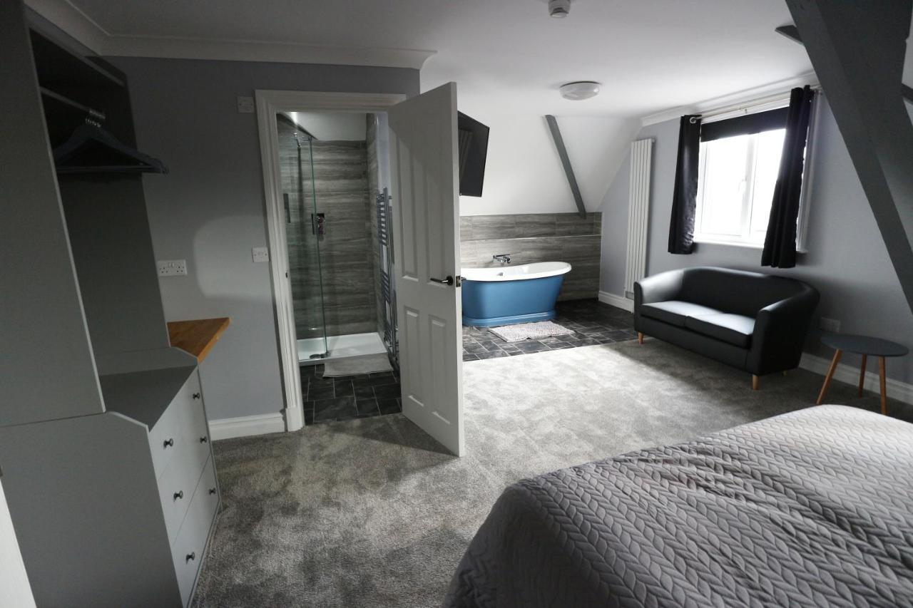 Number 33 Room Only Уитби Екстериор снимка
