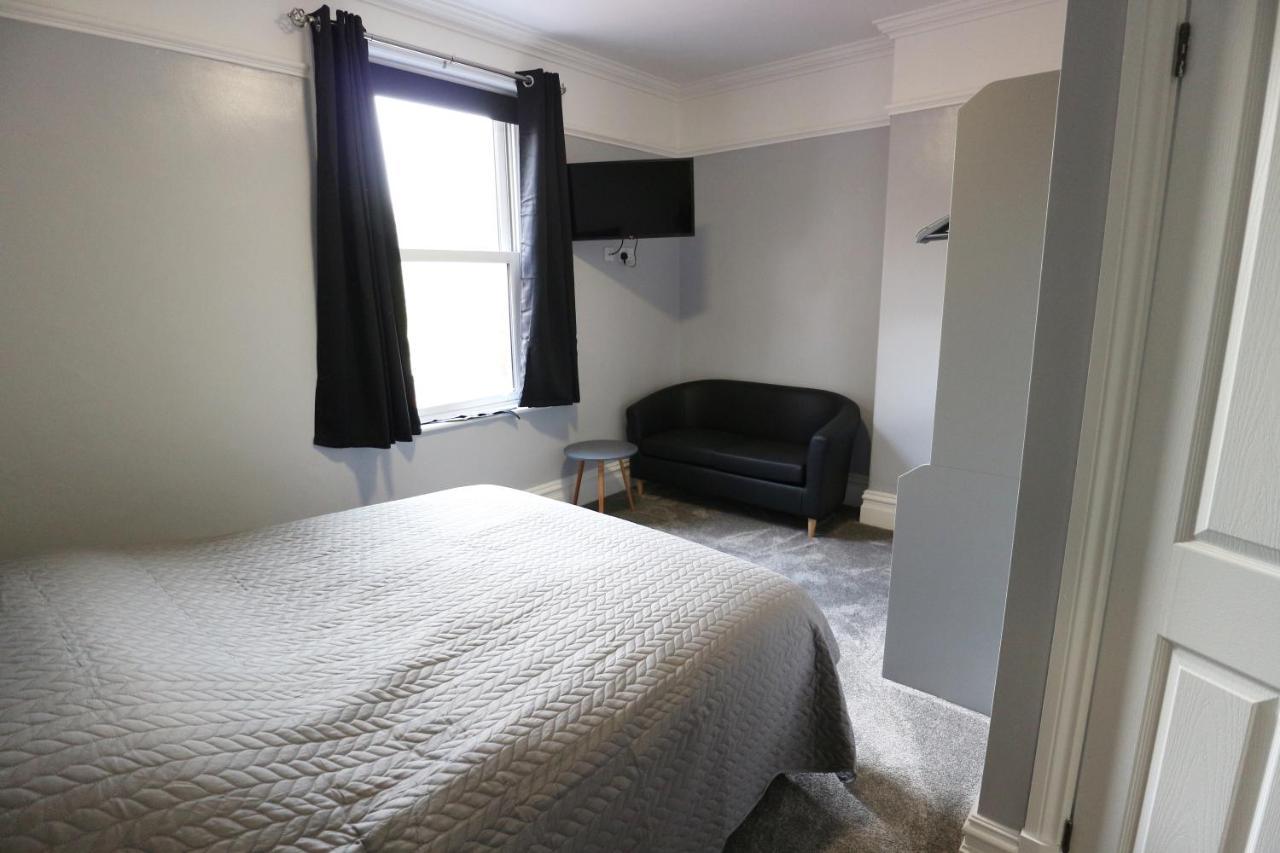 Number 33 Room Only Уитби Екстериор снимка